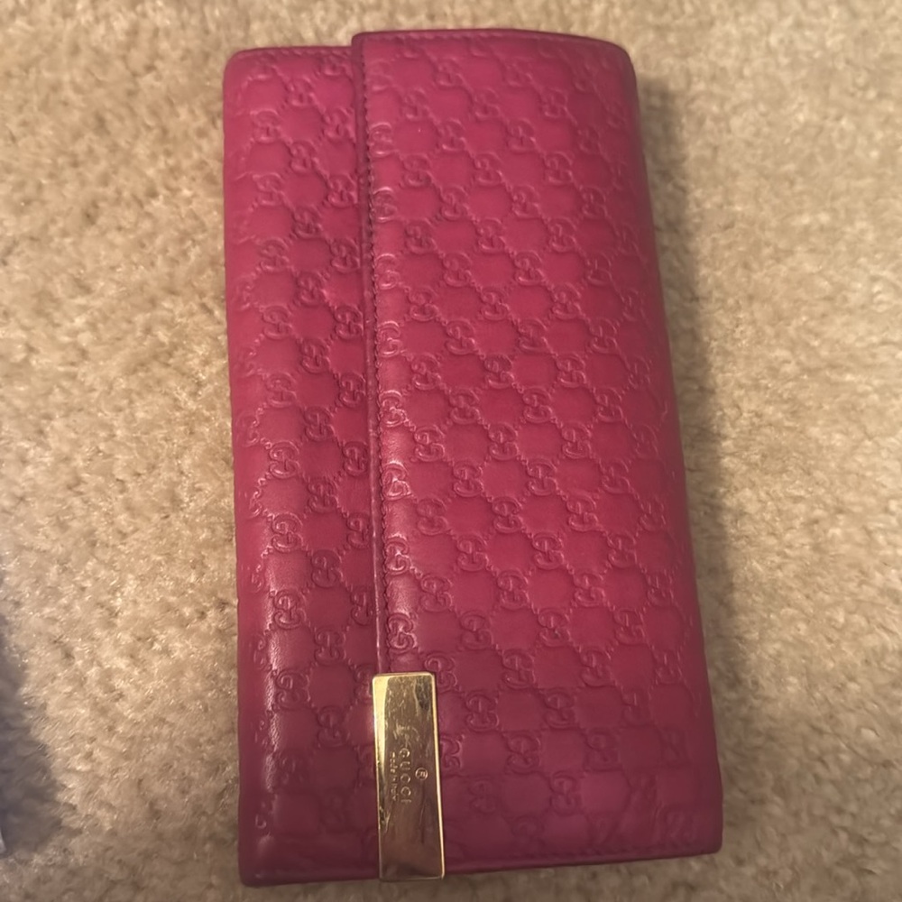 Gucci Hot Pink Embossed GG Leather Continental Wallet with Gold Accent - Picture 2 of 4